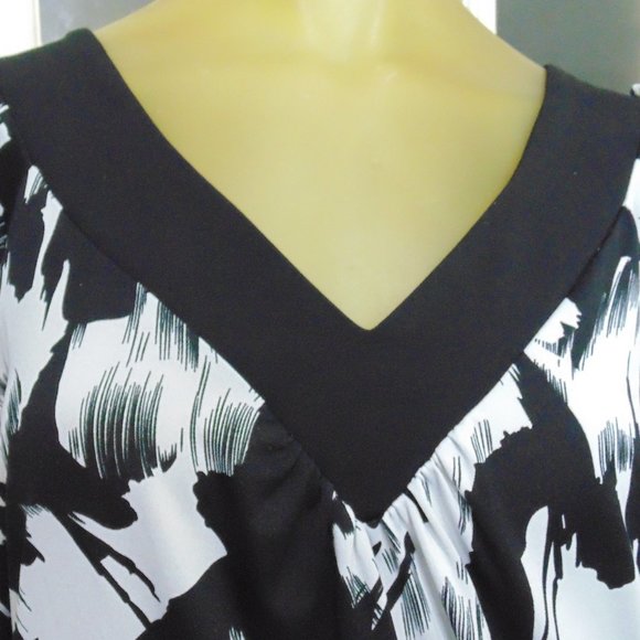 Periwinkle top - Picture 2 of 5